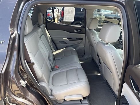 Used 2018 GMC Acadia SLT FWD image 16
