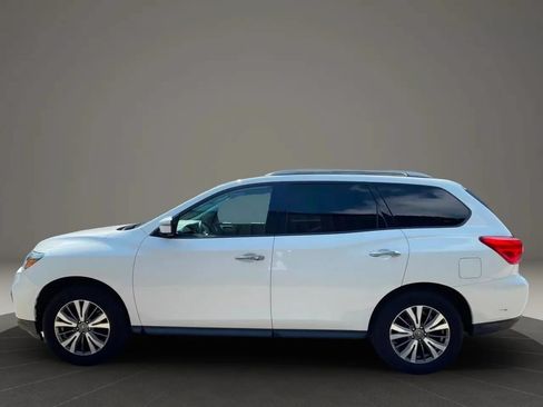 Used 2018 Nissan Pathfinder SV AWD/4WD image 6