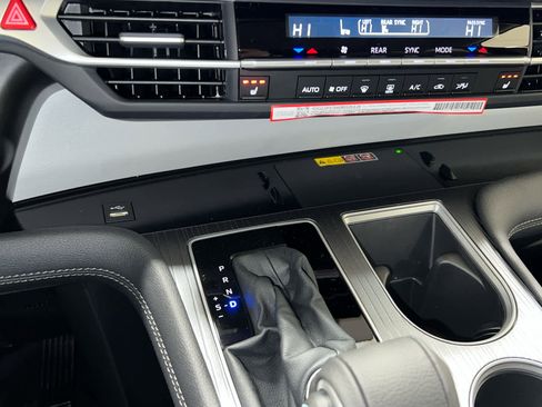 New 2026 Toyota Sienna XLE image 25
