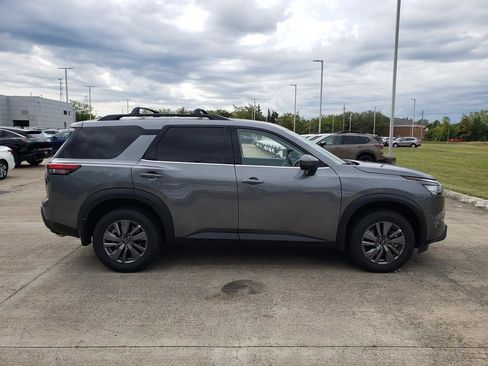 Certified 2025 Nissan Pathfinder SV image 11