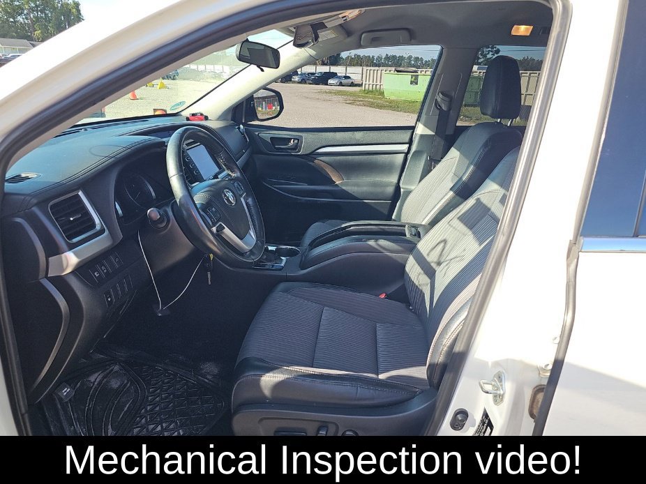 Used 2019 Toyota Highlander Plus AWD/4WD image 2