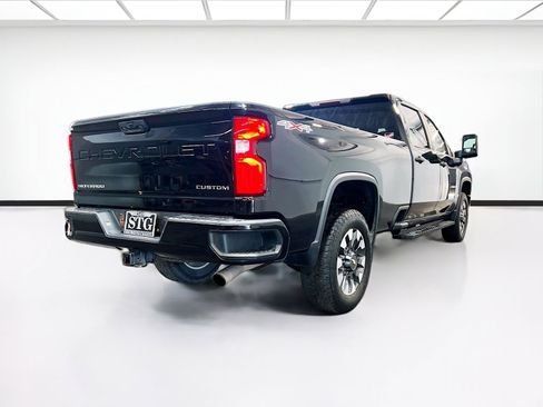 Used 2021 Chevrolet Silverado 2500 Custom w/ Custom Value Package image 3