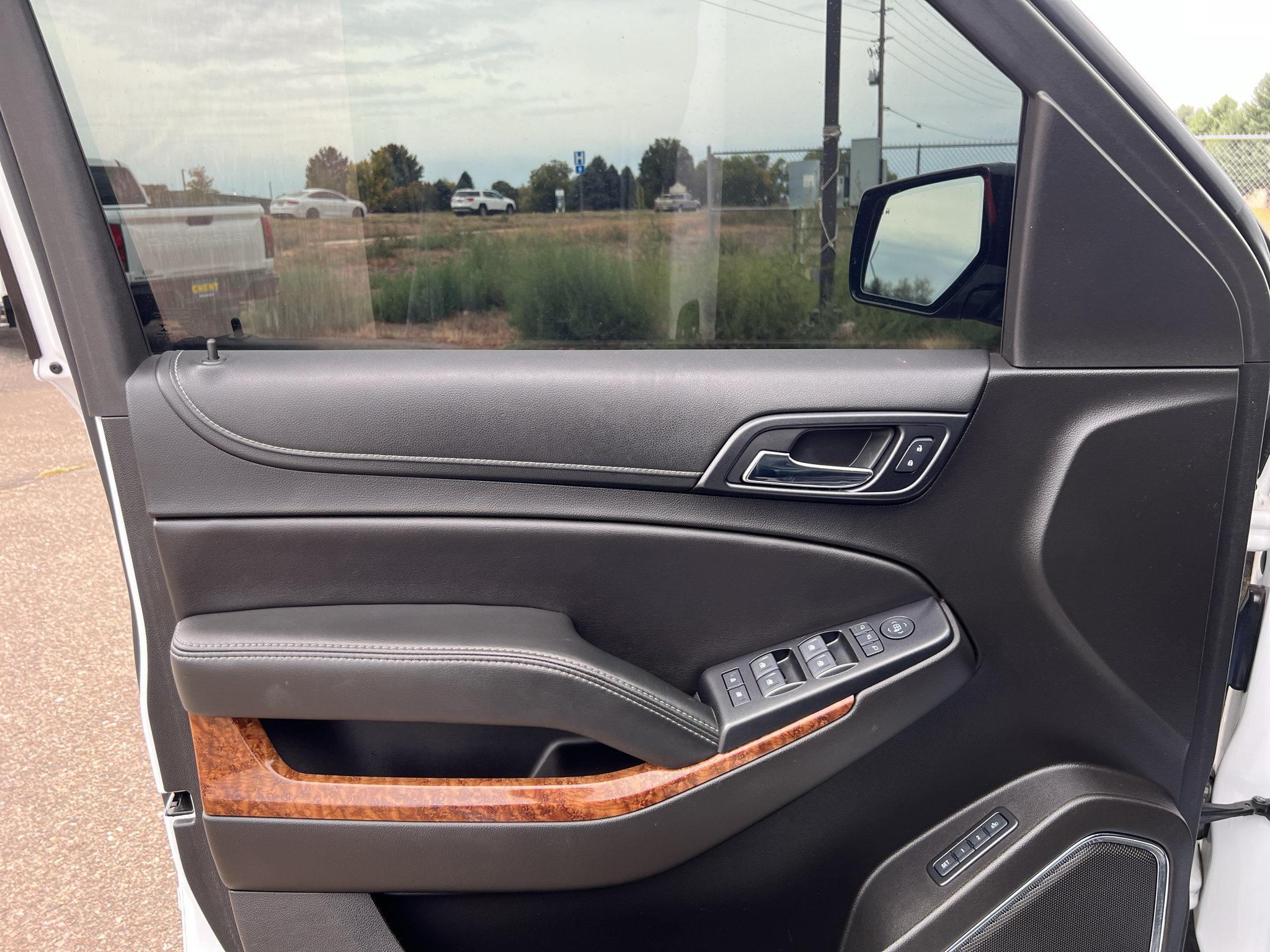 Used 2018 Chevrolet Tahoe Premier AWD/4WD image 23