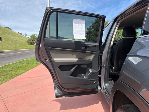 Used 2023 Volkswagen Atlas SE w/ Black Wheel Package AWD/4WD image 22