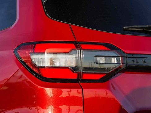 Used 2025 Honda Pilot Sport image 8