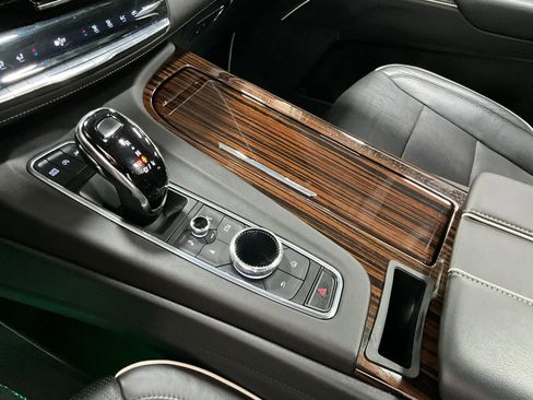 Used 2023 Cadillac Escalade Premium Luxury AWD/4WD image 18