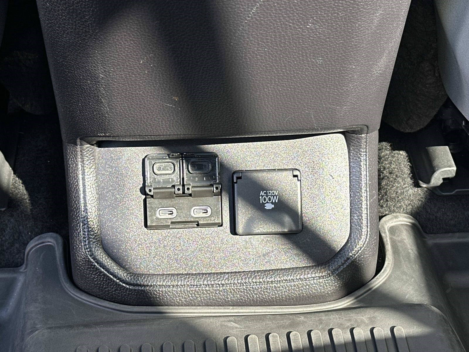 Used 2023 Toyota Highlander Platinum FWD image 16