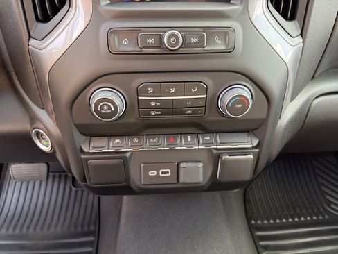 Used 2023 Chevrolet Silverado 1500 Custom image 8