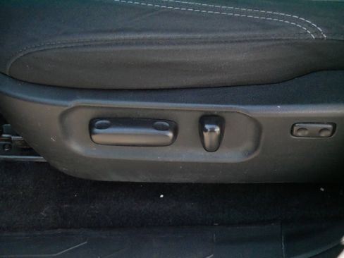 Used 2020 Toyota Tacoma TRD Off-Road w/ Technology Package image 20