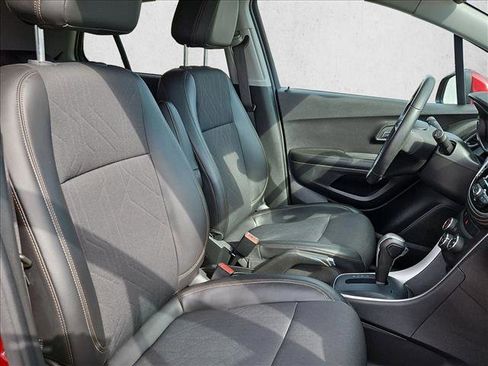 Used 2022 Chevrolet Trax LT w/ Driver Confidence Package image 21