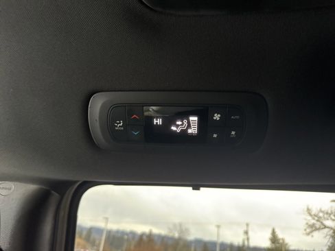 Used 2021 Chrysler Pacifica Touring w/ S Appearance Package image 22