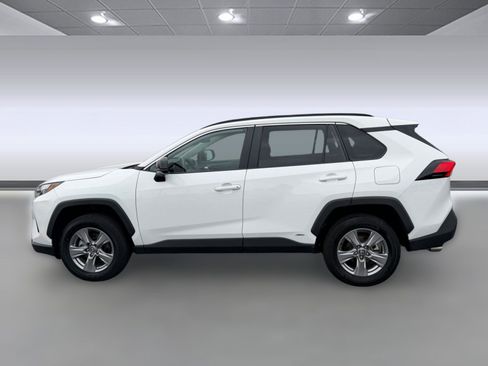 Used 2025 Toyota RAV4 LE AWD/4WD image 2