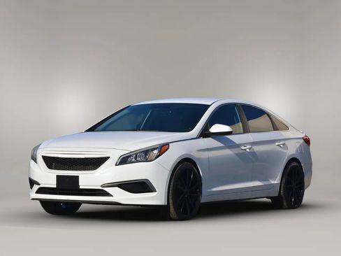 Used 2017 Hyundai Sonata SE image 1