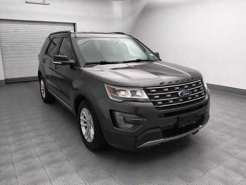 Used 2017 Ford Explorer XLT FWD image 13