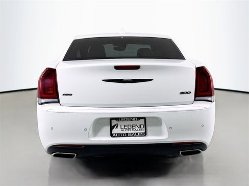 Used 2023 Chrysler 300 Touring L image 8