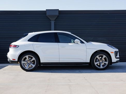 Certified 2025 Porsche Macan image 8