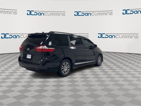 Used 2018 Toyota Sienna XLE w/ XLE Navigation Package image 8