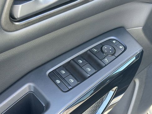 Used 2024 Nissan Pathfinder S image 15