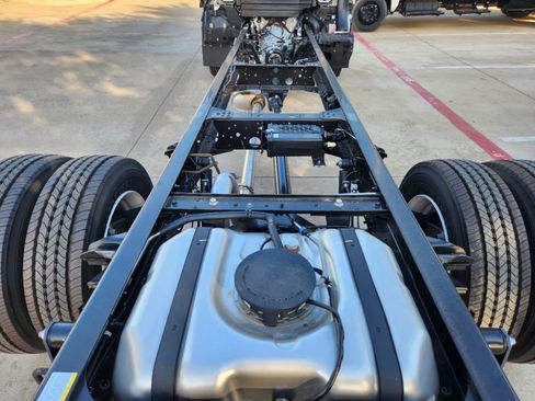 New 2024 Chevrolet Low Cab Forward image 31