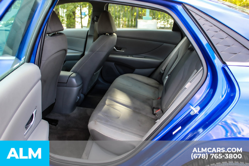 Used 2025 Hyundai Elantra SEL FWD image 17