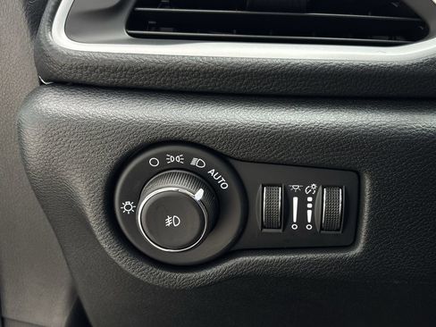 New 2026 Chrysler Pacifica Select FWD image 21