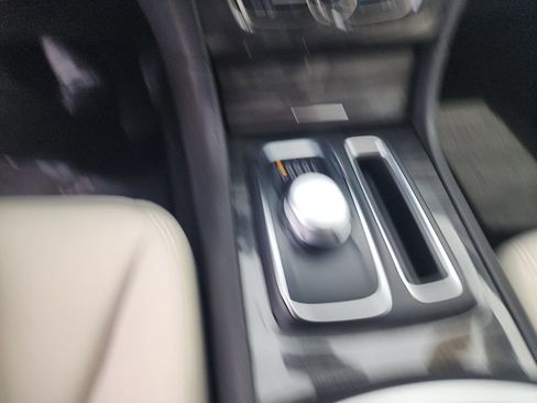 Used 2020 Chrysler 300 Touring image 23