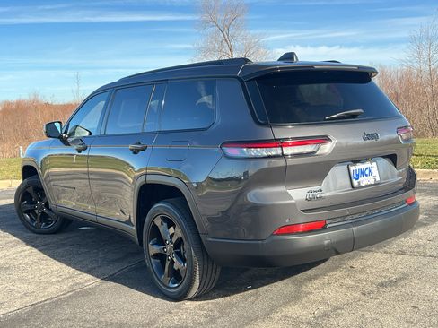 Used 2023 Jeep Grand Cherokee L Laredo image 2