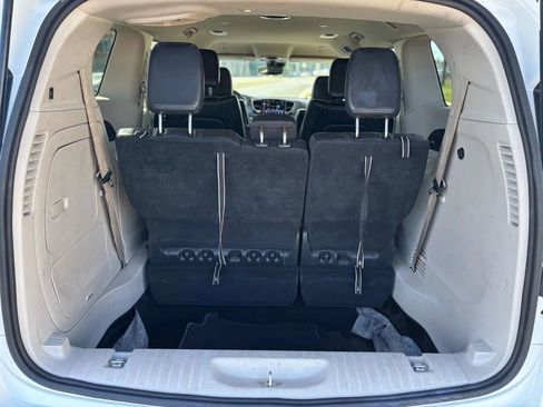 Used 2022 Chrysler Pacifica Touring-L w/ Uconnect Theater Family Group image 18