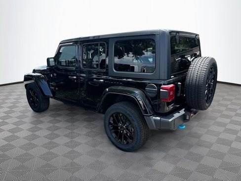 Used 2023 Jeep Wrangler Unlimited Sahara w/ Cold Weather Group AWD/4WD image 8