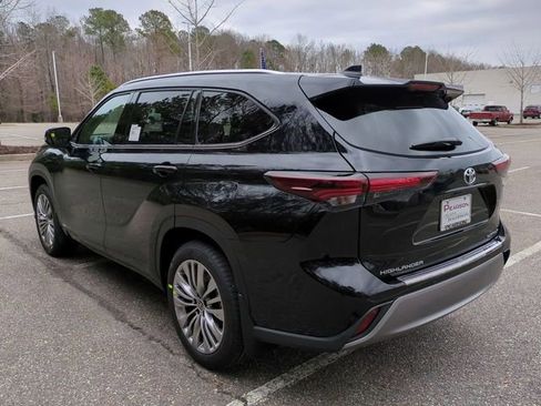 New 2026 Toyota Highlander Platinum image 6