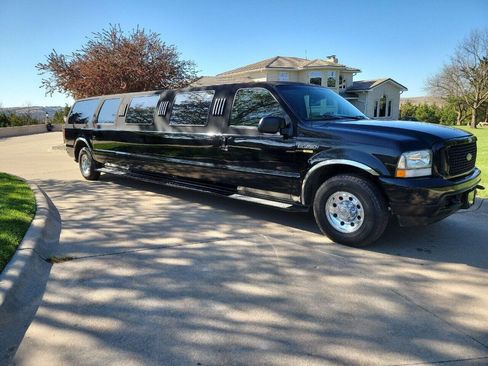 Used 2002 Ford Excursion XLT RWD image 1