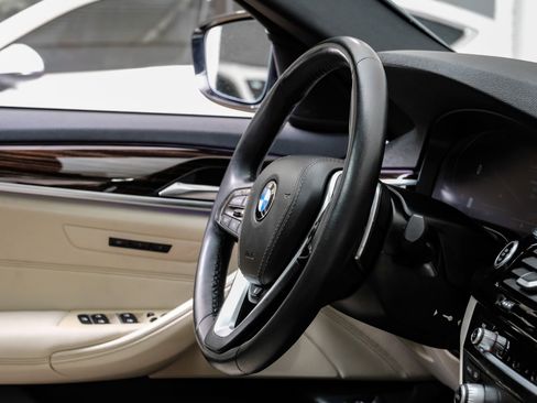 Used 2023 BMW 540i xDrive w/ Convenience Package image 18