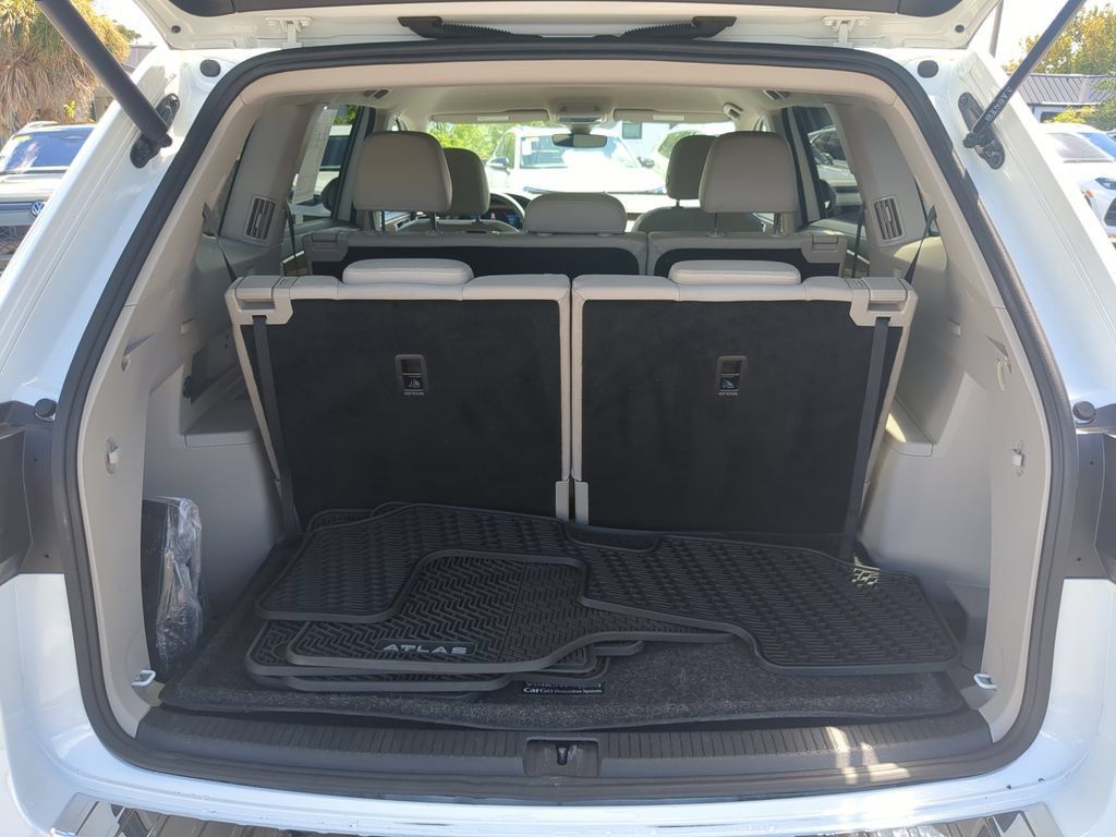 Certified 2024 Volkswagen Atlas SE FWD image 9