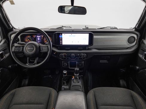 Used 2024 Jeep Gladiator Sport image 2