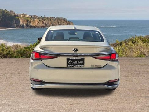 Used 2023 Lexus ES 300h w/ Premium Package FWD image 6