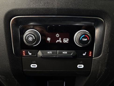 Used 2024 Chevrolet Suburban Premier image 27