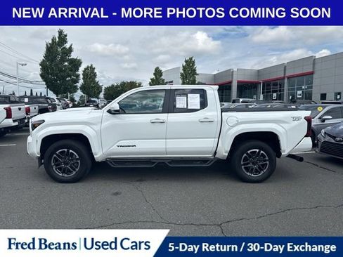 Used 2024 Toyota Tacoma TRD Sport AWD/4WD image 7