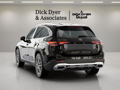 Used 2025 Mercedes-Benz GLC 300 image 16