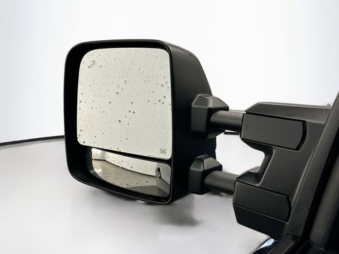 Used 2024 Nissan Titan SV w/ SV Convenience Package image 16