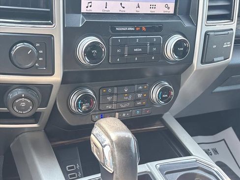 Used 2019 Ford F150 Lariat w/ Equipment Group 502A Luxury AWD/4WD image 33