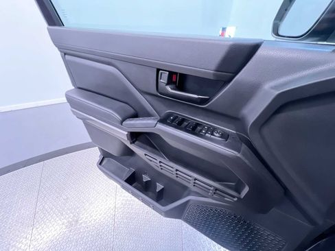 Used 2025 Toyota Tacoma SR5 AWD/4WD image 30