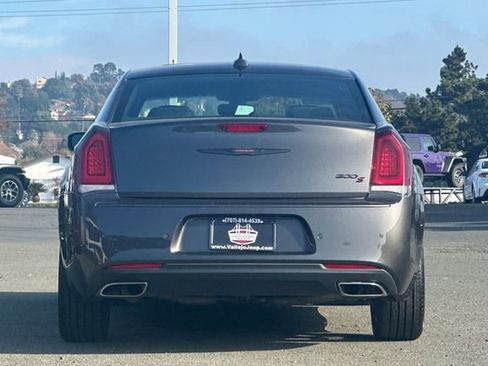 Used 2023 Chrysler 300 S image 5