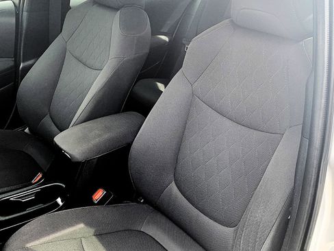 Used 2021 Toyota Corolla LE image 11