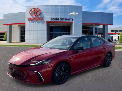 Used 2025 Toyota Camry XSE FWD image 5