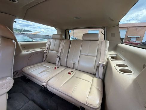 Used 2007 Chevrolet Suburban LTZ w/ LTZ Preferred Equipment Group AWD/4WD image 25