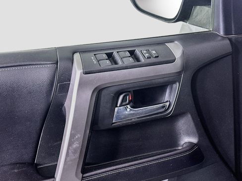 Used 2016 Toyota 4Runner SR5 AWD/4WD image 15