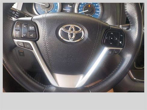 Used 2018 Toyota Sienna XLE Premium AWD/4WD image 19