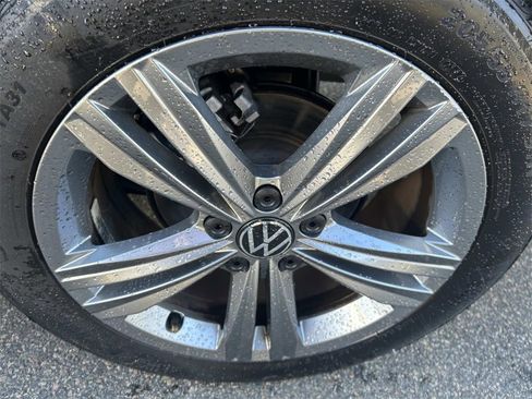 Used 2024 Volkswagen Jetta SE image 9