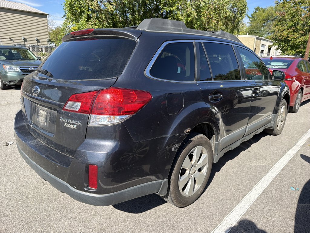 Used 2010 Subaru Outback 2.5i Limited w/ Popular Equipment Group 2C AWD/4WD image 6