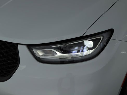 Used 2022 Chrysler Pacifica Touring-L w/ S Appearance Package image 19